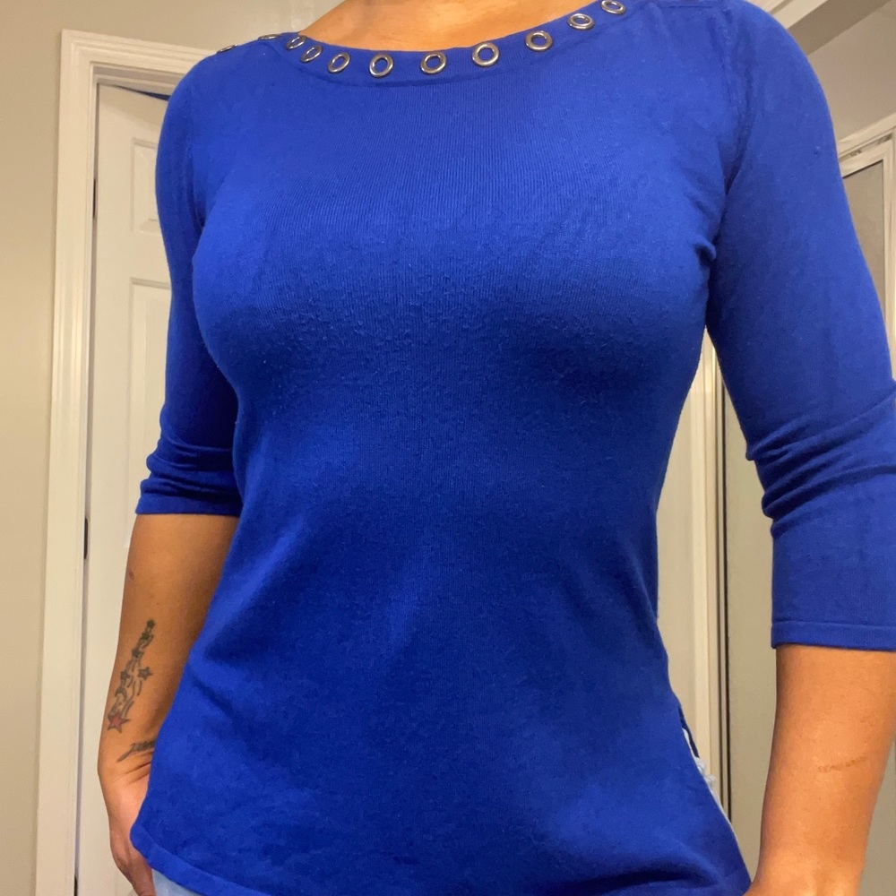 Cute blue sweater with silver gray rings around the neck.